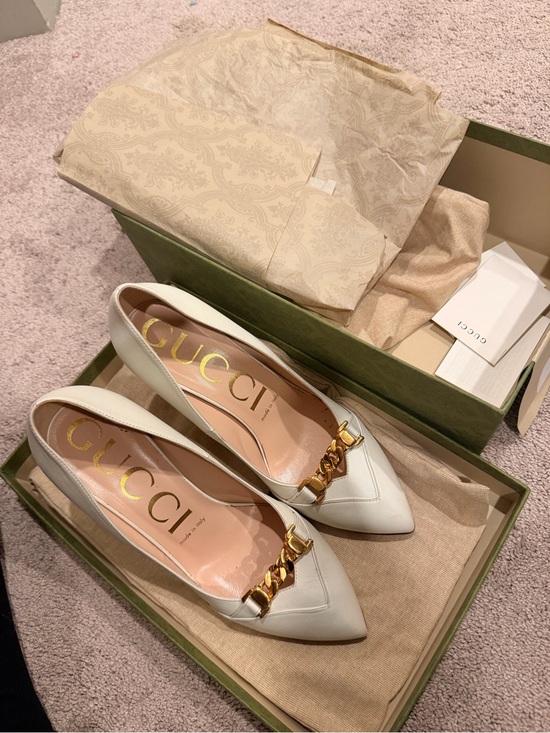 Gucci Shoes - Gucci Cream Leather Pointed Toe Pumps with Gold Chain